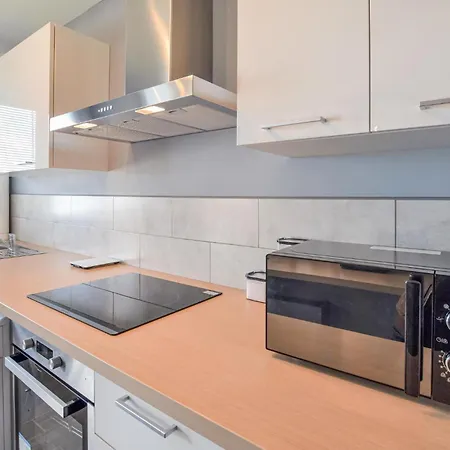 Lejlighed Awesome In With Kitchen *